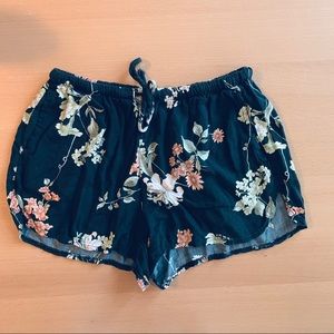 Brandy Melville Shorts - Brandy Melville floral shorts Brandy Melville Shorts - Brandy Melville floral shorts